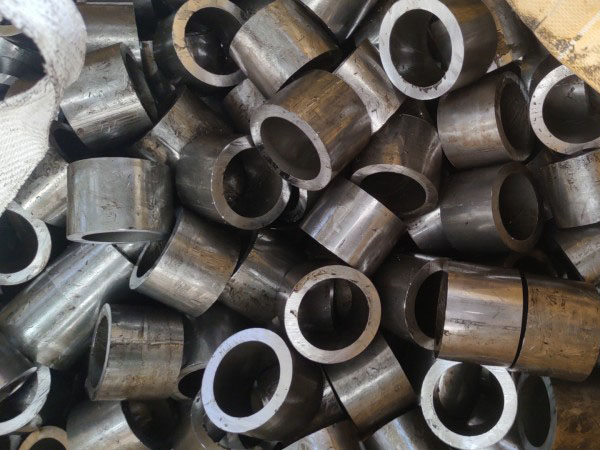 禄丰无缝钢管切割